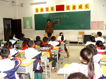校長(zhǎng)親自授課談安全