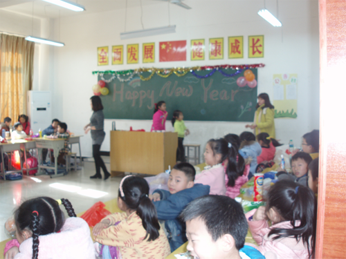 現(xiàn)外象湖校區(qū)組織開(kāi)展“慶元旦·迎新年”聯(lián)歡活動(dòng)