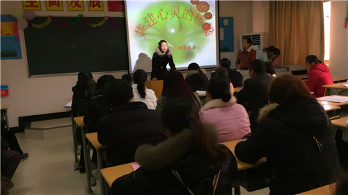 南昌現(xiàn)代外國(guó)語(yǔ)學(xué)校(象湖校區(qū)) 小學(xué)部召開(kāi)全校學(xué)生家長(zhǎng)會(huì)