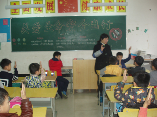 現(xiàn)外象湖校區(qū)開展“關(guān)愛生命，文明出行”交通安全教育主題活動