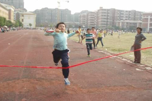 現(xiàn)外象湖校區(qū)第六屆秋季運動會勝利閉幕