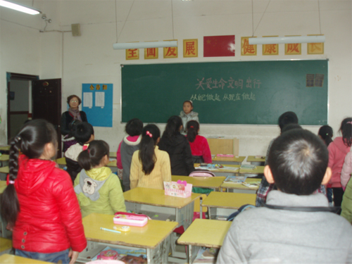 現(xiàn)外象湖校區(qū)開展“關(guān)愛生命，文明出行”交通安全教育主題活動