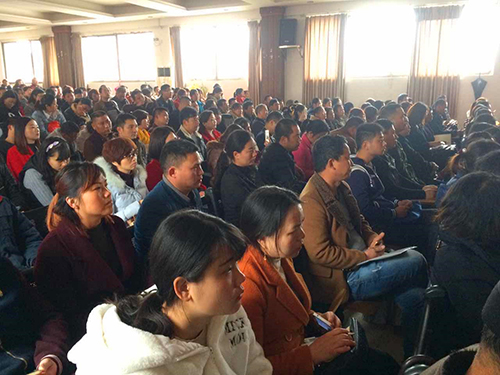 南昌現(xiàn)代外國語學(xué)校(象湖校區(qū))組織召開六年級小升初信息采集暨網(wǎng)上報(bào)名家長會