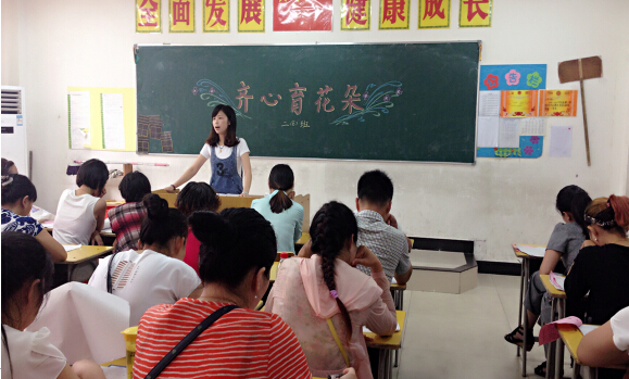 現(xiàn)外象湖校區(qū)召開學(xué)生家長會