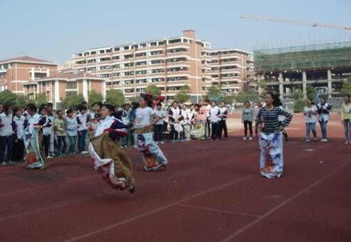 現(xiàn)外象湖校區(qū)第六屆秋季運動會勝利閉幕