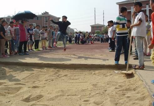 現(xiàn)外象湖校區(qū)第六屆秋季運動會勝利閉幕