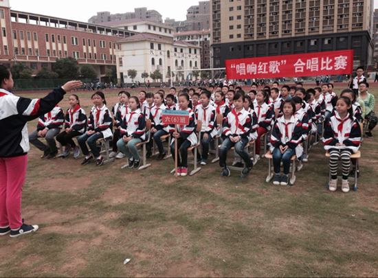南昌現(xiàn)外象湖校區(qū)六年級開展“唱紅歌，頌祖國”合唱比賽