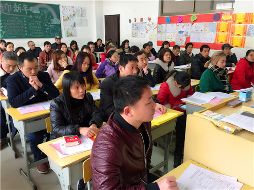 南昌現(xiàn)代外國(guó)語(yǔ)學(xué)校(象湖校區(qū)) 小學(xué)部召開(kāi)全校學(xué)生家長(zhǎng)會(huì)